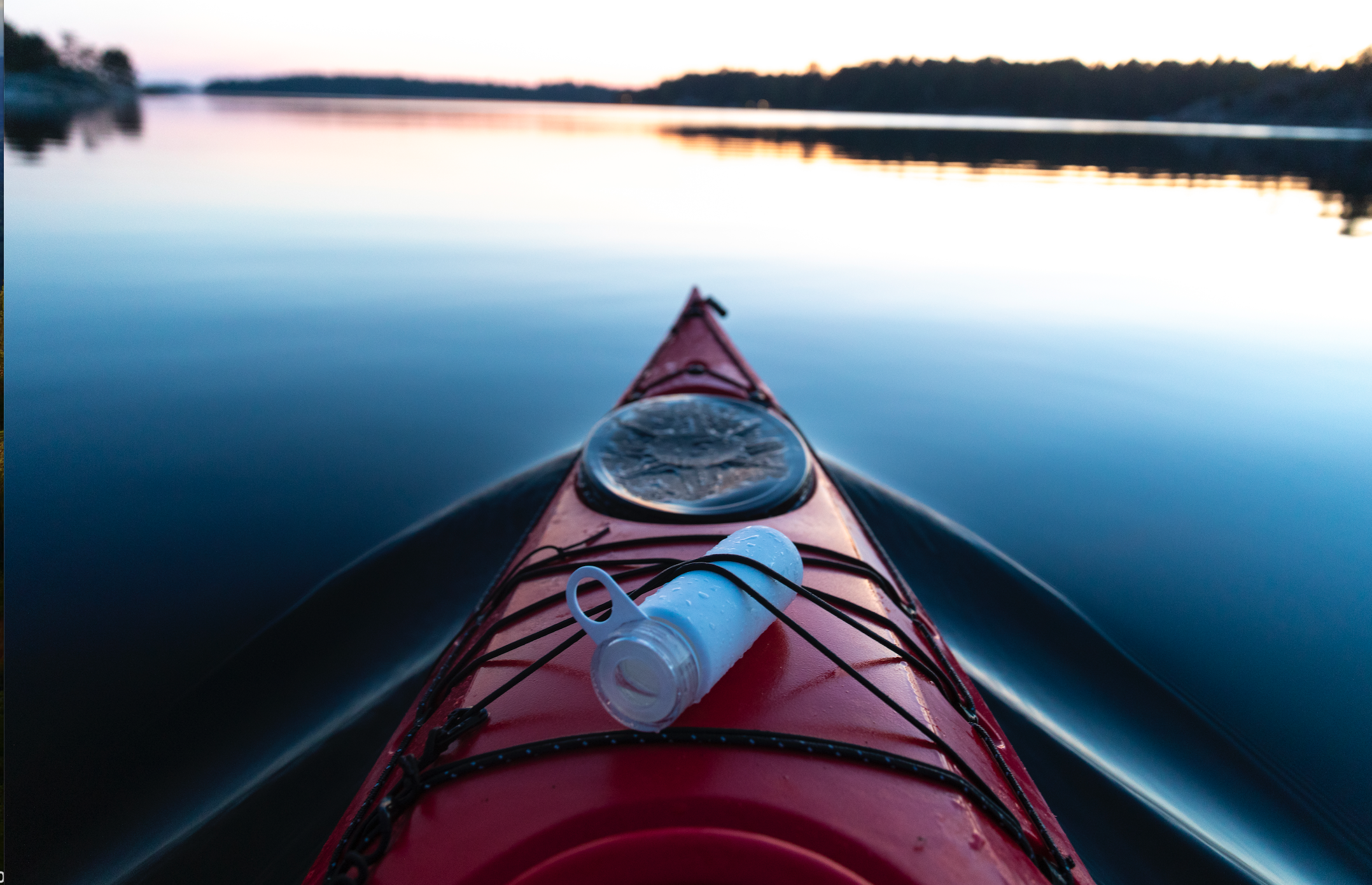 Idöborg kajak stilla vatten.
